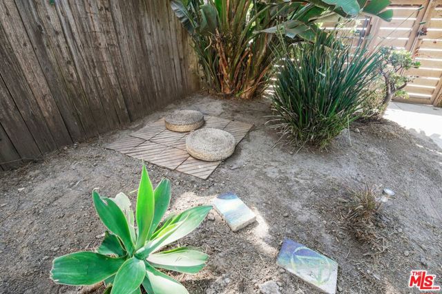 732 Washington Boulevard, Marina del Rey CA: https://media.crmls.org/mediaz/450c12af-3e33-4eb6-a4d7-4933f5a858a0.jpg