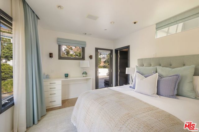 1573 Sunset Plaza Drive, Los Angeles CA: https://media.crmls.org/mediaz/450c3b46-e92a-4fad-8ae5-a87f56421deb.jpg