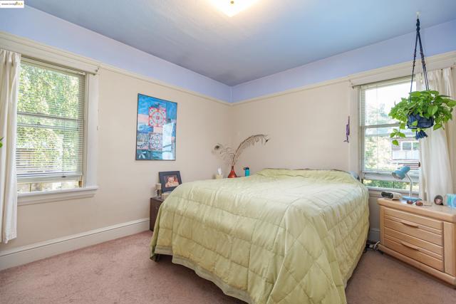 318 Washington Avenue, Richmond CA: https://media.crmls.org/mediaz/450c3e3d-00be-4640-8fdc-d4fd8dfeb129.jpg