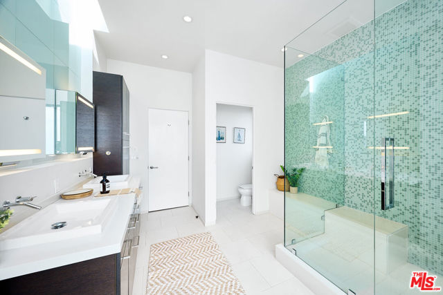 2329 Clement Avenue, Venice CA: https://media.crmls.org/mediaz/450c5123-ffd4-43e9-8b46-fa6bb284352b.jpg
