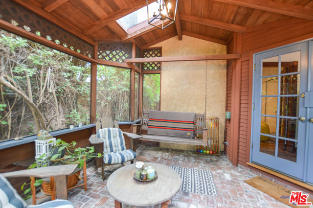 11136 Lucerne Avenue, Culver City CA: https://media.crmls.org/mediaz/450c5d0b-cf23-47e9-90ee-665a1f931693.jpg