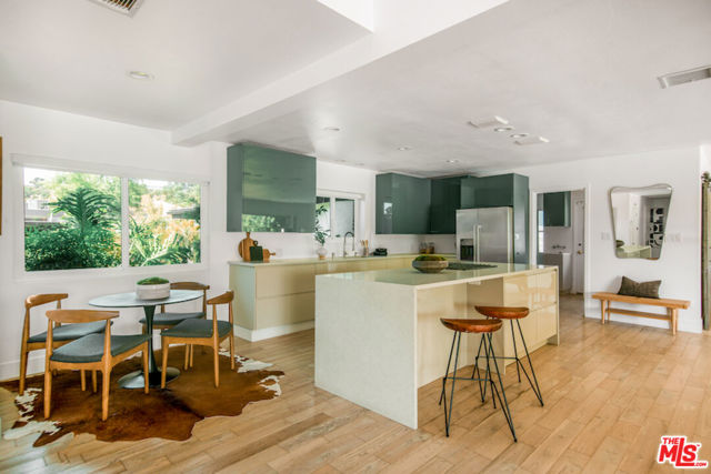 2700 Carmar Drive, Los Angeles CA: https://media.crmls.org/mediaz/450c7203-2954-46ab-9141-d27c00f2f4a3.jpg