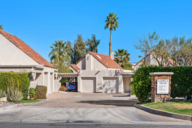73322 Shadow Mountain Drive, Palm Desert CA: https://media.crmls.org/mediaz/450ca267-29a5-4273-8c87-18fef89c3f4a.jpg