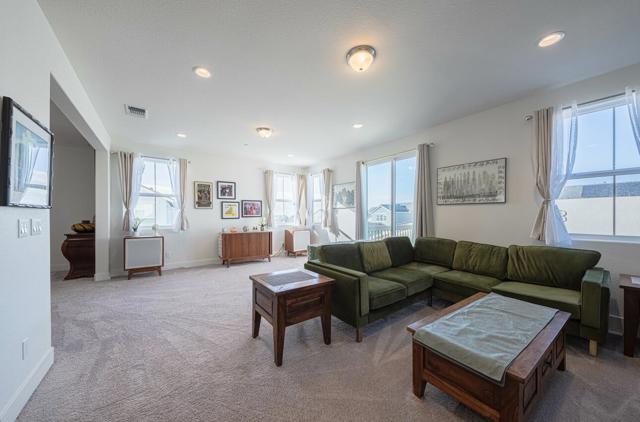 477 Marina Heights Drive, Marina CA: https://media.crmls.org/mediaz/450d13f4-a0d3-4998-88fa-73ad6eae8355.jpg
