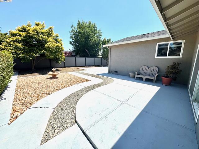 34288 Torrington Pl, Fremont CA: https://media.crmls.org/mediaz/450d6dbf-67a1-4603-a9d0-573aea59ed5e.jpg