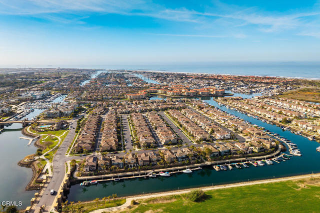 4111 Adriatic Street, Oxnard CA: https://media.crmls.org/mediaz/450d71e1-77bd-48a1-960a-050290e6e039.jpg