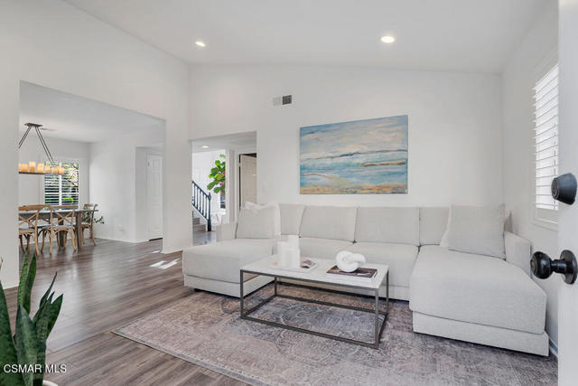 4365 Oak Glen Street, Calabasas CA: https://media.crmls.org/mediaz/450db508-58c5-4843-9a14-a7777ae1fc07.jpg