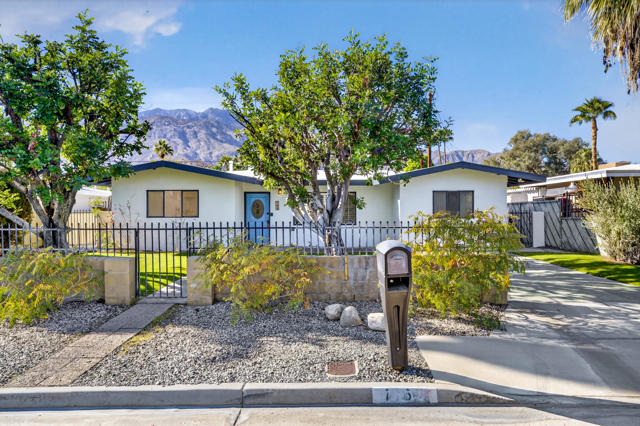 765 N Paseo De Anza, Palm Springs CA: https://media.crmls.org/mediaz/450dfb10-872b-467c-9a88-a13a94010b4a.jpg