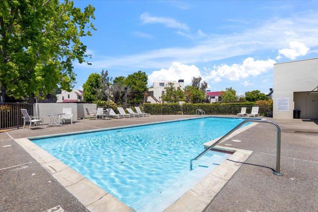 203 Shorebird Circle, Redwood City CA: https://media.crmls.org/mediaz/450e5f62-2fc0-4762-9209-fa5b2cc8618f.jpg
