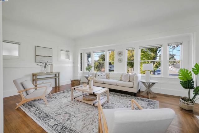 1781 B St, Hayward CA: https://media.crmls.org/mediaz/450e9385-3ae0-457b-aa10-a83bf1e28a8a.jpg