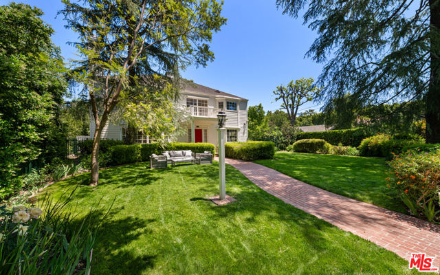 5404 Topeka Drive, Tarzana CA: https://media.crmls.org/mediaz/450ea6a5-20d3-47b4-b04e-9814366430af.jpg