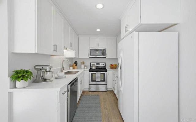 Detail Gallery Image 7 of 15 For 3522 Thunder Dr, Oceanside,  CA 92056 - 3 Beds | 2 Baths