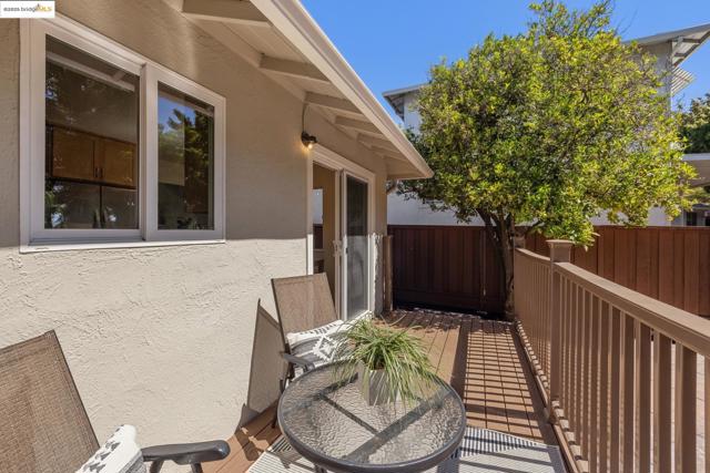 1995 149th Ave, San Leandro CA: https://media.crmls.org/mediaz/450f476b-2dd9-4661-b4a2-3642e1b3a05f.jpg