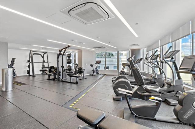 888 W E Street, San Diego CA: https://media.crmls.org/mediaz/450f7fb4-5b32-4af1-b7b5-3832fdf80a2d.jpg
