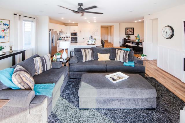 42695 Torno Place, Indio CA: https://media.crmls.org/mediaz/450f8a50-e4ff-421e-a87e-8b17f3570683.jpg