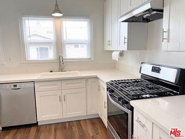25 Falcon Avenue, Long Beach CA: https://media.crmls.org/mediaz/450ffe4a-ea7d-4621-bbcb-a6ccb822d19a.jpg