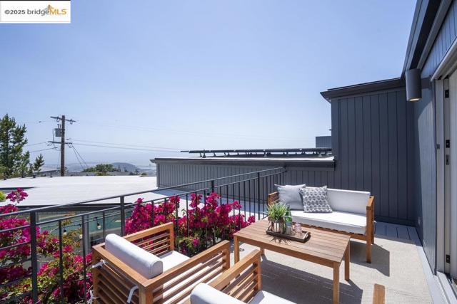 8715 Don Carol Drive, El Cerrito CA: https://media.crmls.org/mediaz/4510012d-e262-4d3d-a488-b0c5be315581.jpg