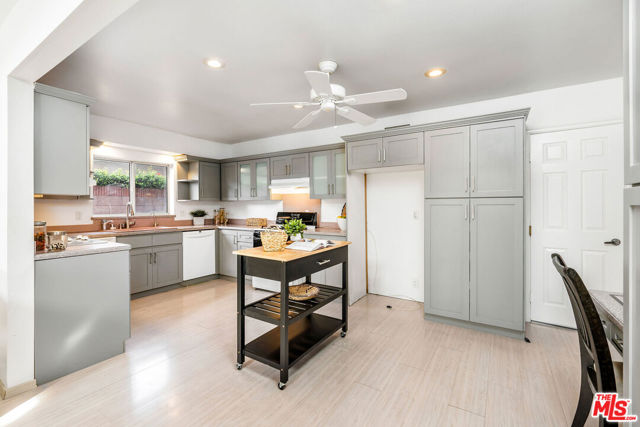 4730 Asteria Street, Torrance CA: https://media.crmls.org/mediaz/45103d8e-8ee1-4bda-9ccc-b44bdd7db611.jpg