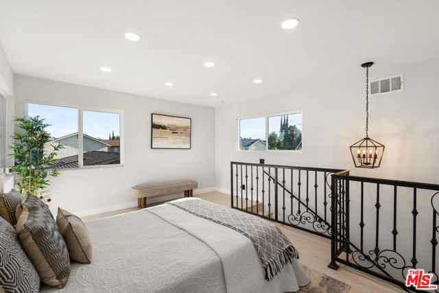 10425 Jordan Avenue photo 3