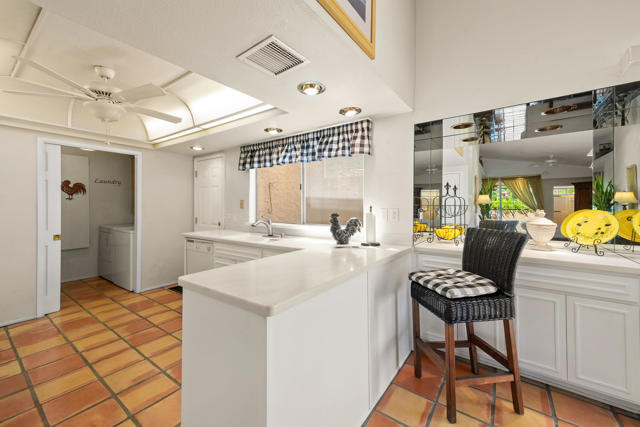 73438 Foxtail Lane, Palm Desert CA: https://media.crmls.org/mediaz/45106a92-0bbc-4d3b-a8da-31404cf87d31.jpg