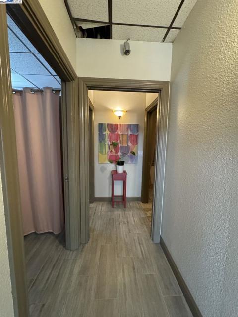 91 Gregory Ln #8, Pleasant Hill CA: https://media.crmls.org/mediaz/45109bb3-24c2-489b-b7bd-863a54098115.jpg