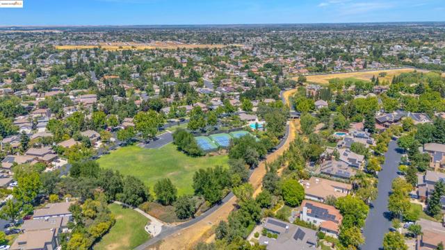 805 Devonshire Loop, Brentwood CA: https://media.crmls.org/mediaz/4510bf1f-73ff-46d8-adcf-334d212e0b6b.jpg