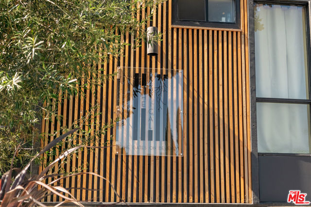 4723 Beverly Boulevard, Los Angeles CA: https://media.crmls.org/mediaz/4510cd44-ea61-4810-bea1-ca8a0f659355.jpg
