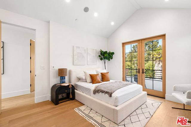 2565 Patricia Avenue, Los Angeles CA: https://media.crmls.org/mediaz/4510f18a-af51-4e9f-a56e-fb33608b7a4f.jpg