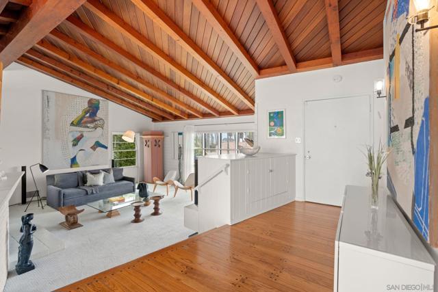 6423 Avenida Cresta, La Jolla CA: https://media.crmls.org/mediaz/4511269e-bbc2-48aa-87da-34ed51624599.jpg