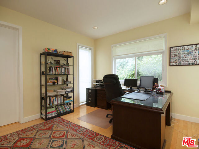269 N Bundy Drive, Los Angeles CA: https://media.crmls.org/mediaz/4511630e-d23e-4dcf-a578-95ac883bfa0c.jpg