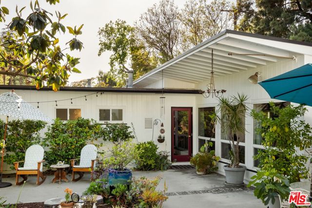 5940 Varna Avenue, Valley Glen CA: https://media.crmls.org/mediaz/451209c9-73e3-4211-b835-26004fada1d9.jpg