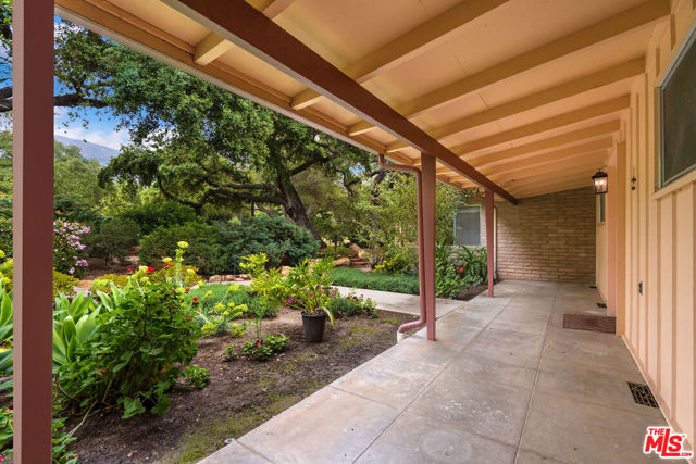 918 Palomar Road, Ojai CA: https://media.crmls.org/mediaz/45120c78-3903-4052-af6f-e56966adf0b9.jpg