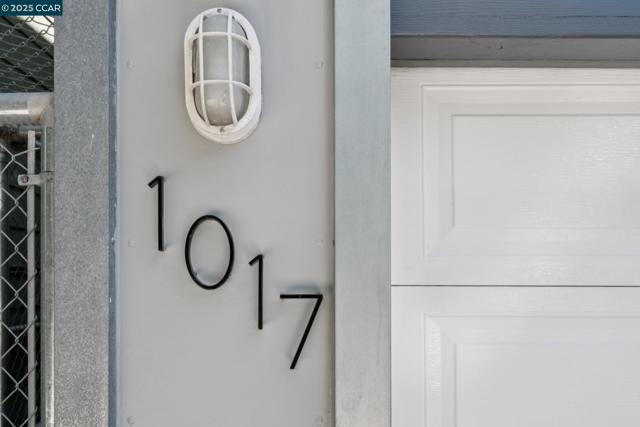 1017 45Th St, Emeryville CA: https://media.crmls.org/mediaz/451214d6-8a37-42dd-979b-f32409961109.jpg