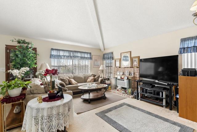 Detail Gallery Image 6 of 41 For 117 Shady Oak Road, San Diego,  CA 92114 - 4 Beds | 3 Baths