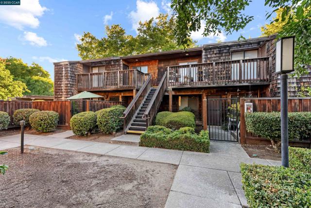 2450 Walters Way, Concord CA: https://media.crmls.org/mediaz/451244d1-073c-43f3-afbf-c253dec525d1.jpg