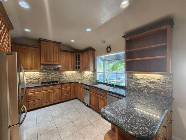 1127 Mataro Ct, Pleasanton CA: https://media.crmls.org/mediaz/4512862c-b8df-43cb-929d-31c4ead5d007.jpg