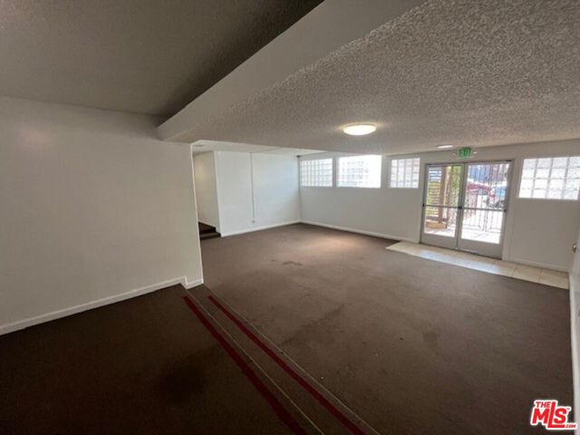 8615 Balboa Boulevard photo 7
