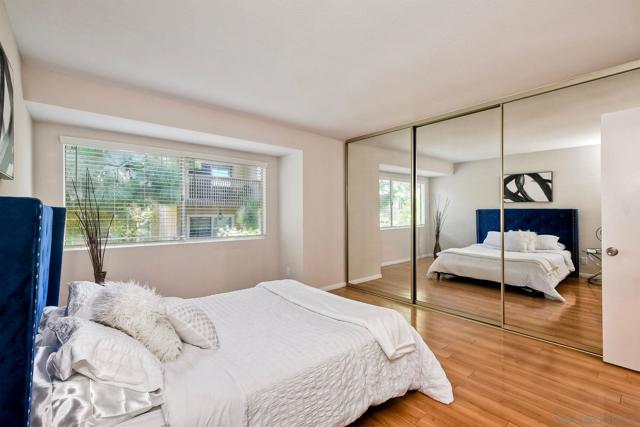 8660 Via Mallorca, La Jolla CA: https://media.crmls.org/mediaz/451360cd-cd6f-47ae-b890-98cca4850af0.jpg