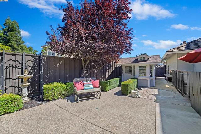 3338 Marsh Hawk Court, Pleasanton CA: https://media.crmls.org/mediaz/45137d24-93c3-4fd1-918e-33e13b3a2612.jpg