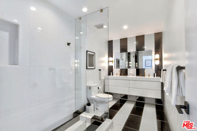 678 S Thornhill Road, Palm Springs CA: https://media.crmls.org/mediaz/4513f958-1033-42ee-9511-a46e82839979.jpg