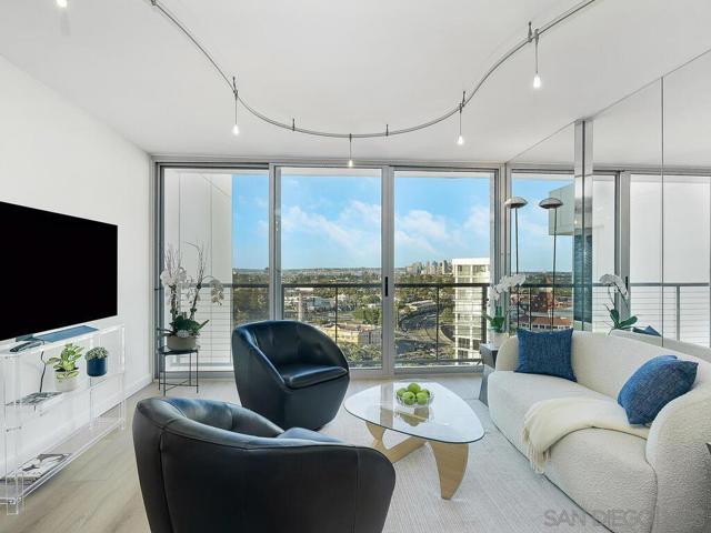 1720 Avenida del Mundo, Coronado CA: https://media.crmls.org/mediaz/4514ebf9-1ade-4325-9300-7db8fe227ec5.jpg