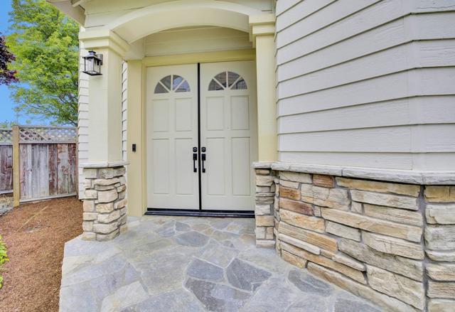 998 Governors Bay Drive, Redwood City CA: https://media.crmls.org/mediaz/45151a5b-66ad-499b-95bf-2d063b87e397.jpg