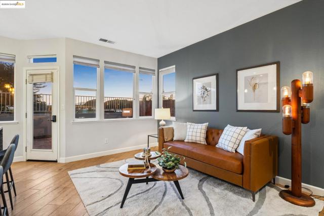 3 Harbor View Dr, Richmond CA: https://media.crmls.org/mediaz/45158b2e-170f-462d-9b8d-ea78f0919241.jpg