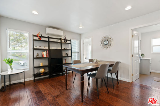 1301 S Hudson Avenue, Los Angeles CA: https://media.crmls.org/mediaz/4515a839-b31e-44a2-bb17-7387fcdec29f.jpg