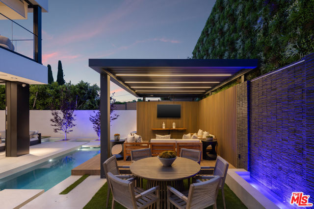 137 S Wetherly Drive, Beverly Hills CA: https://media.crmls.org/mediaz/4516c4a6-af3f-4790-885e-ecccd412f4e3.jpg