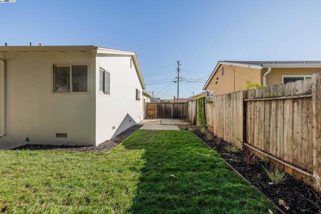 1980 Dayton Ave, San Leandro CA: https://media.crmls.org/mediaz/45176509-fe9d-4b6d-bb07-acd435f53d98.jpg