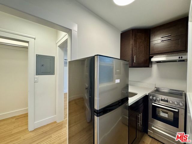 5520 Franklin Avenue, Los Angeles CA: https://media.crmls.org/mediaz/4517ed3b-a99f-4f7a-b995-f5efc8beb604.jpg