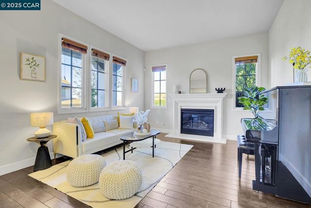 131 Wittenham Ct, San Ramon CA: https://media.crmls.org/mediaz/4518317f-6616-4462-82f1-522d46edd256.jpg