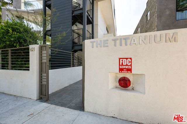 621 N Kings Road, West Hollywood CA: https://media.crmls.org/mediaz/45184e3b-25a5-414d-9d6e-2c56bca309c9.jpg