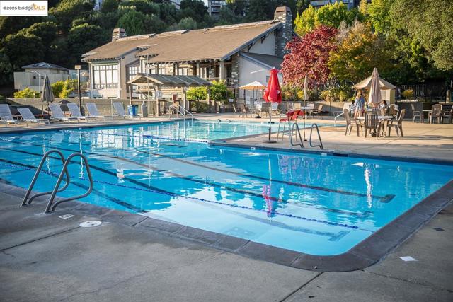 40 Spy Glass Hill, Oakland CA: https://media.crmls.org/mediaz/451856b3-c36b-474e-9271-864e035e5bb5.jpg